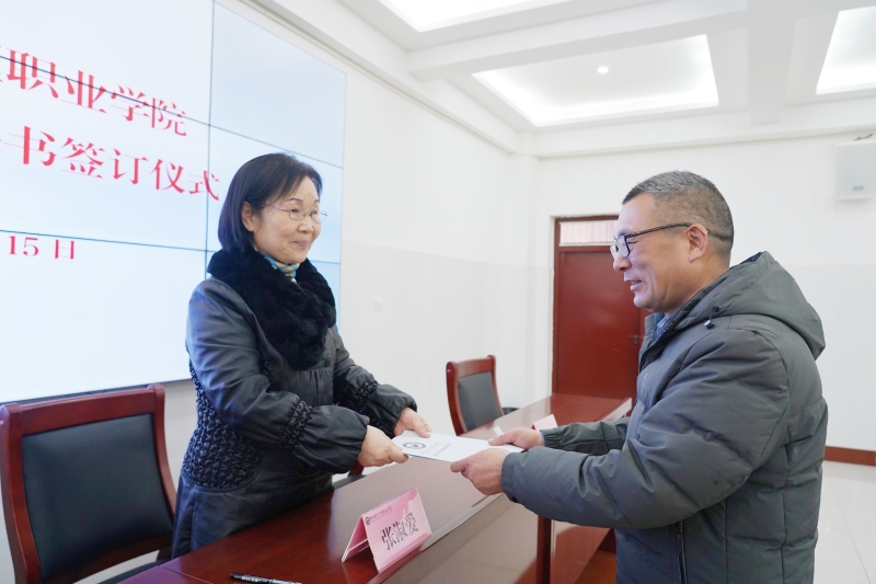 强化责任意识 筑牢校园安全防线 ——太阳成举行2026年安全责任书签订仪式