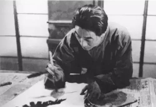 1566546887127132.jpg 徐悲鸿在创作.jpg