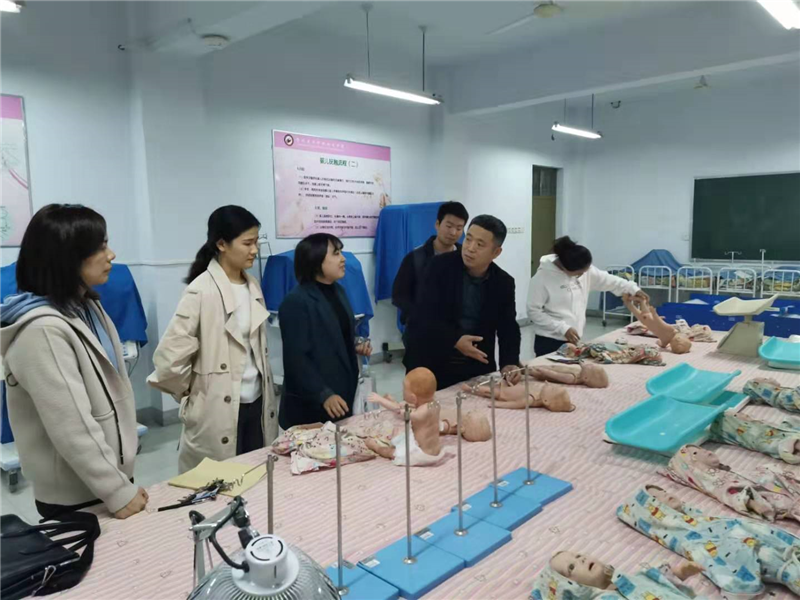 【实验中心】上海宏联厂家技术人员到我院实验室指导模型维护及保养工作