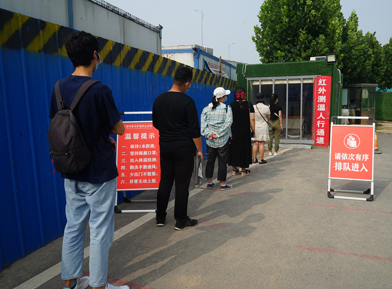 我院2020届学生返校领取毕业证书