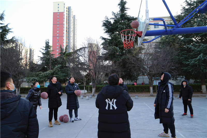 学院举行教职工趣味运动会