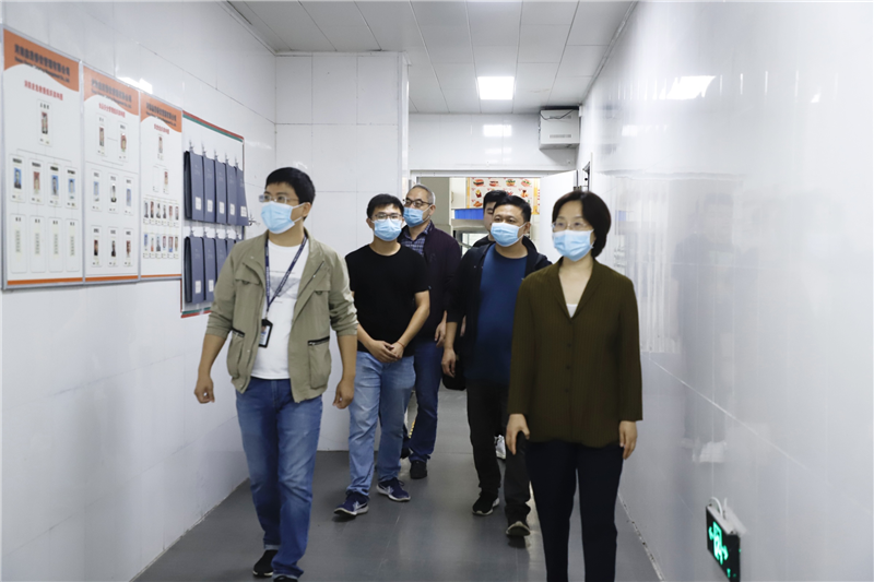 高新区社会事业局疫情防控验收组到太阳成检查开学准备工作