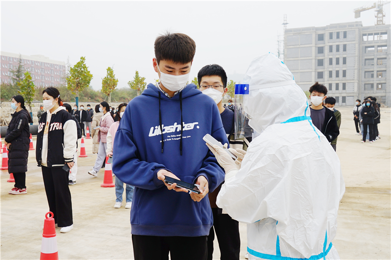 太阳成集团tyc33455cc新密校区完成全体师生核酸检测