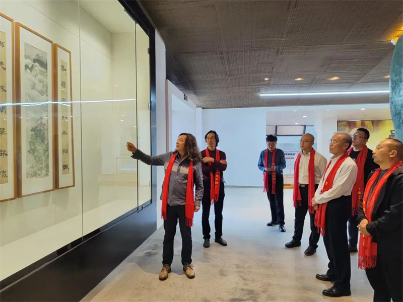 学院理事长刘仁带队到郑州列子美术馆参加文化艺术交流活动
