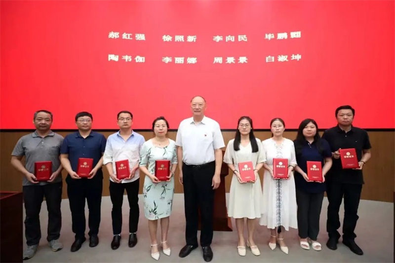 我院教师荣获河南省民办教育协会科研先进个人称号