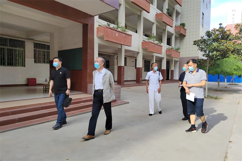 院领导带队开展校园建筑安全隐患检查