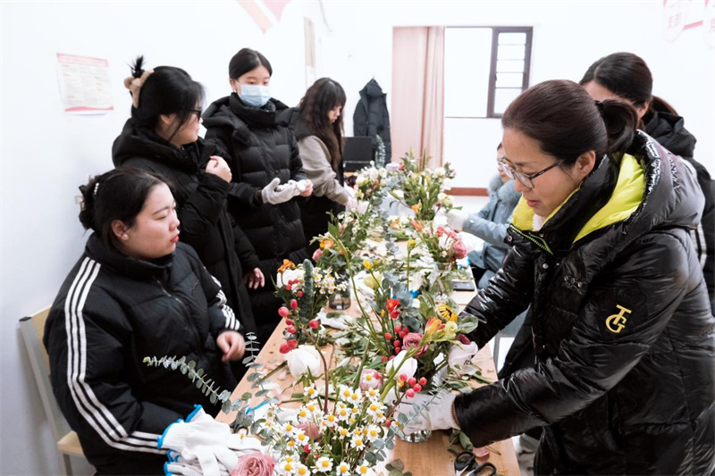 【中专部】中专部党支部开展三八妇女节主题党日活动
