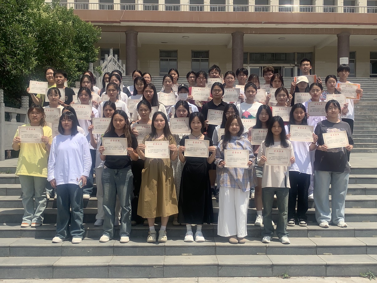 图书馆举办2024年读书节活动颁奖仪式